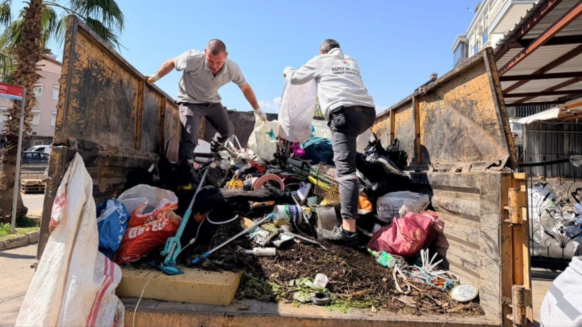 Aynı evden 3 yılda 20 kamyon çöp çıkarıldı