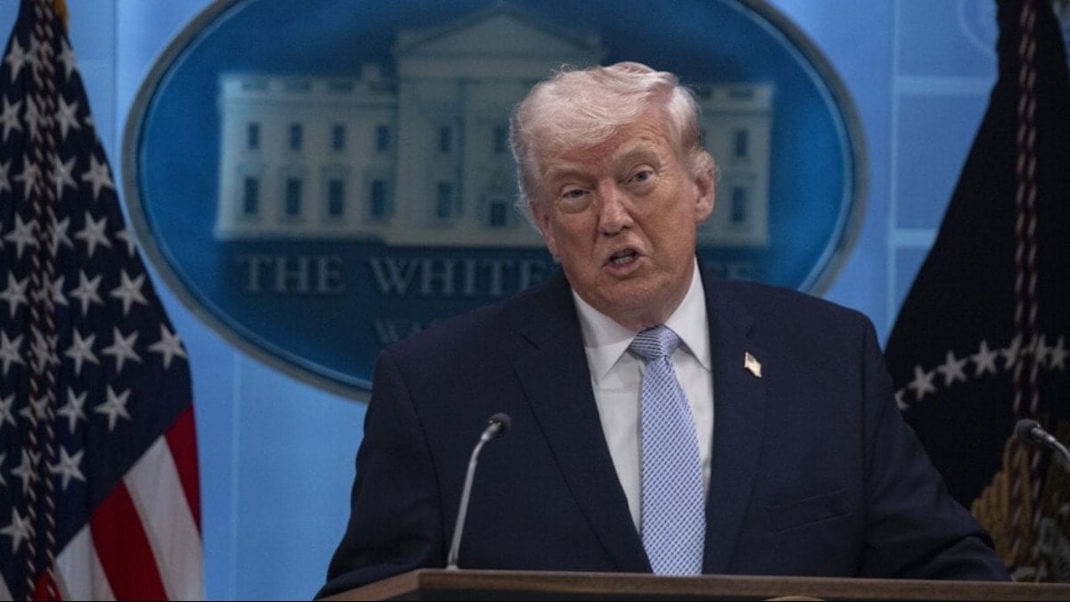 Trump: İran'a silah satana ek vergi uygulanacak