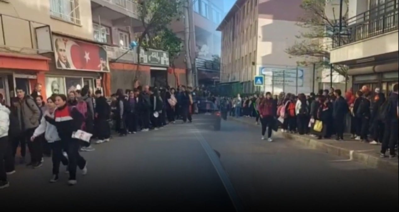 Okul saldırılarının ardından çekilen görüntü tartışma yarattı