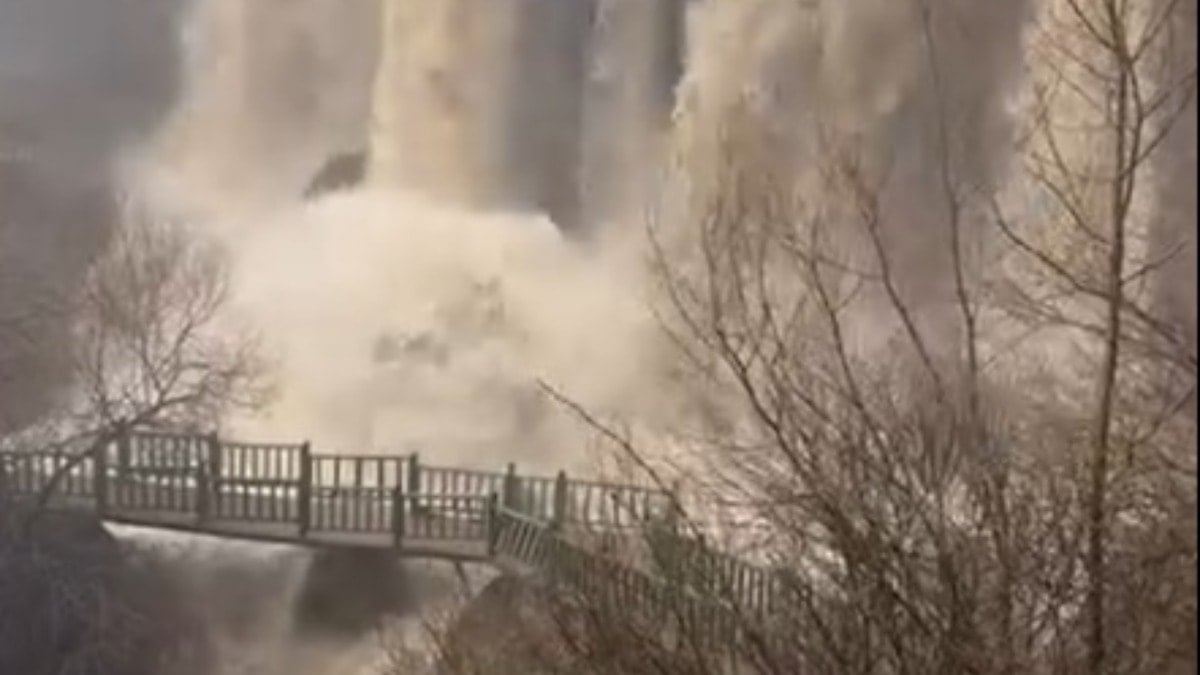 Sivas'ta selin ardından Sızır Şelalesi çamur rengine büründü