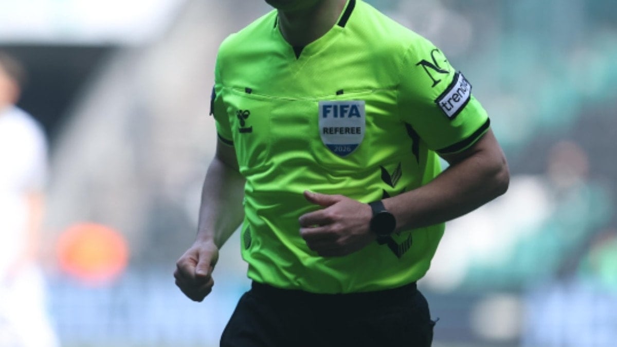 FIFA, Türk hakemlerini liste dışı bıraktı!