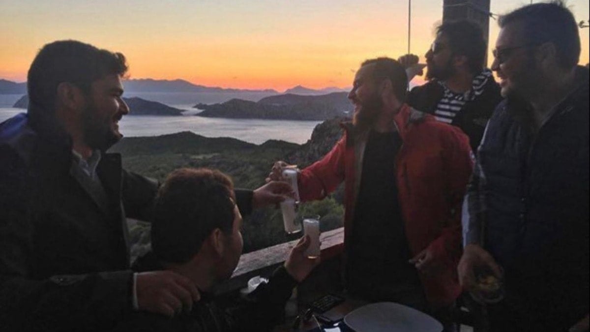 AKP’li, AKP’linin fotoğrafını paylaştı: Muhalif yapınca linçliyoruz