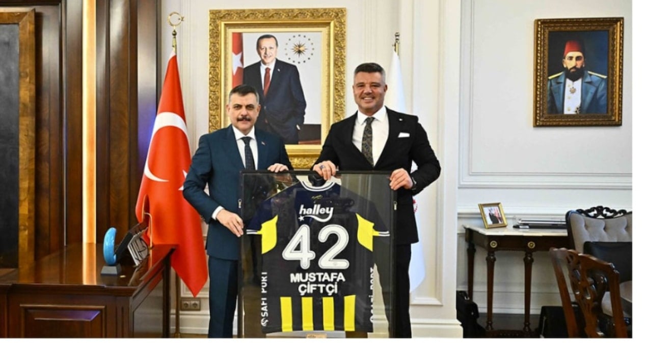 Sadettin Saran'ın ziyareti sonrası ortaya çıktı: Bakan makam odasına Abdülhamid tablosu astı