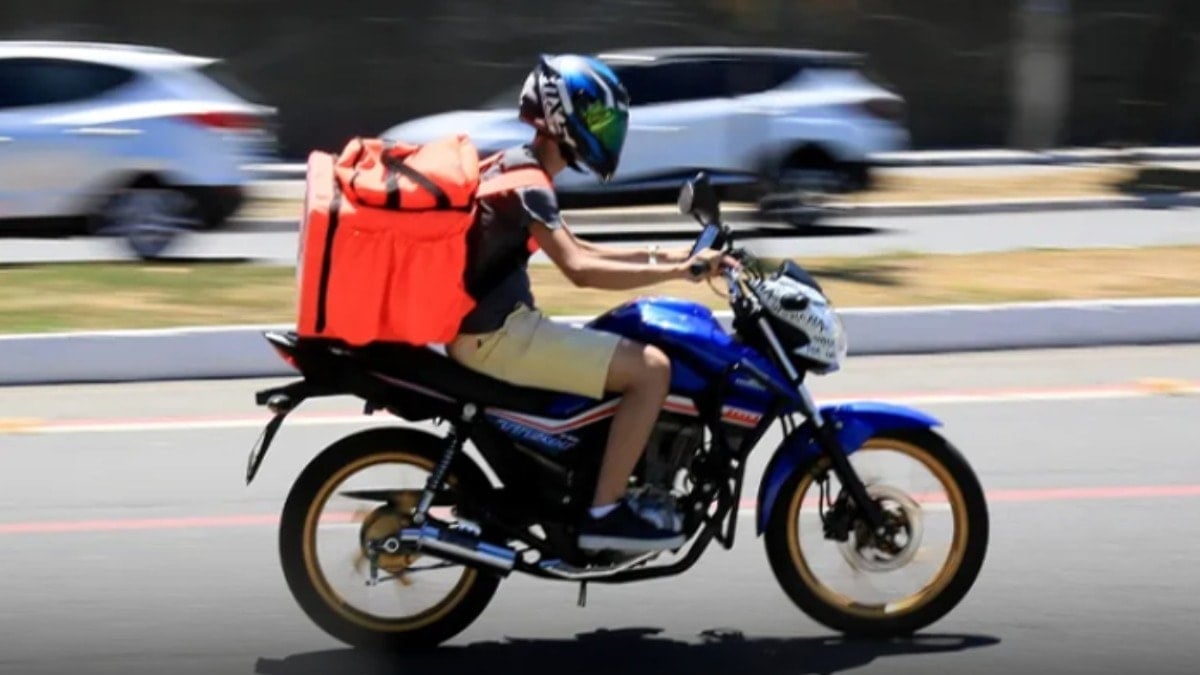 Kurye kapıda kaldı sosyal medya karıştı! Okulda paket servis krizi