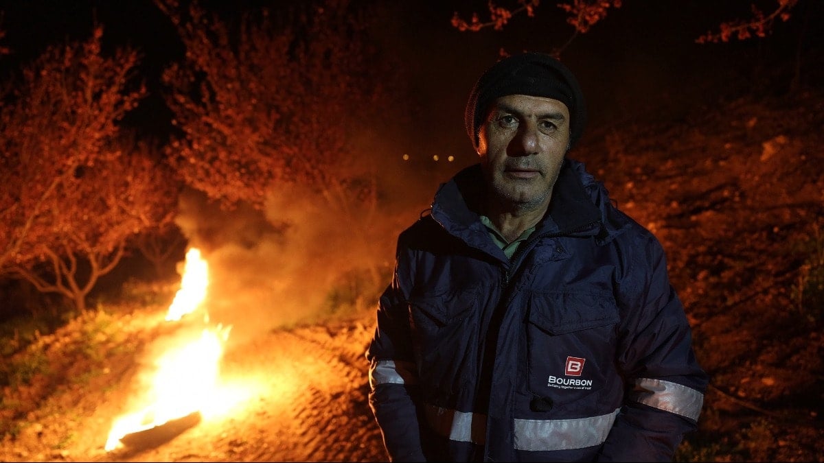 Servet değerindeki mahsulü korumak için tarlada gece gündüz nöbet tuttular