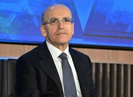 Şimşek hep gidiyor yatırımcı gelmiyorHazine ve Maliye Bakanı Mehmet Şimşek bu yıl 4’üncü, yeniden bakan olduğu 2023’ten bu yana da 10’uncu kez İngiltere’nin başkenti Londra’ya gitti. Şimşek neredeyse her ay Londra’ya gitmesine rağmen Türkiye’ye yapılan yatırım tutarı 2023’ün bile gerisinde bulunuyor