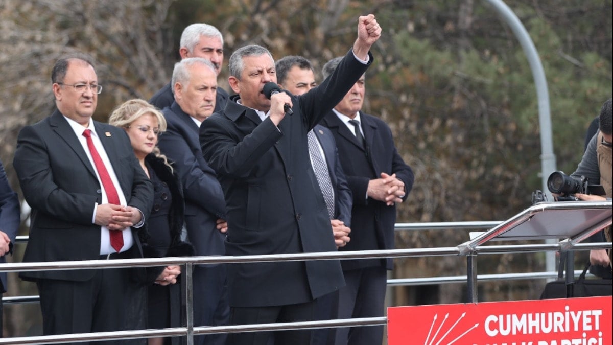 Özgür Özel kürsüden seslendi: Ara seçim için 3 il önerdi