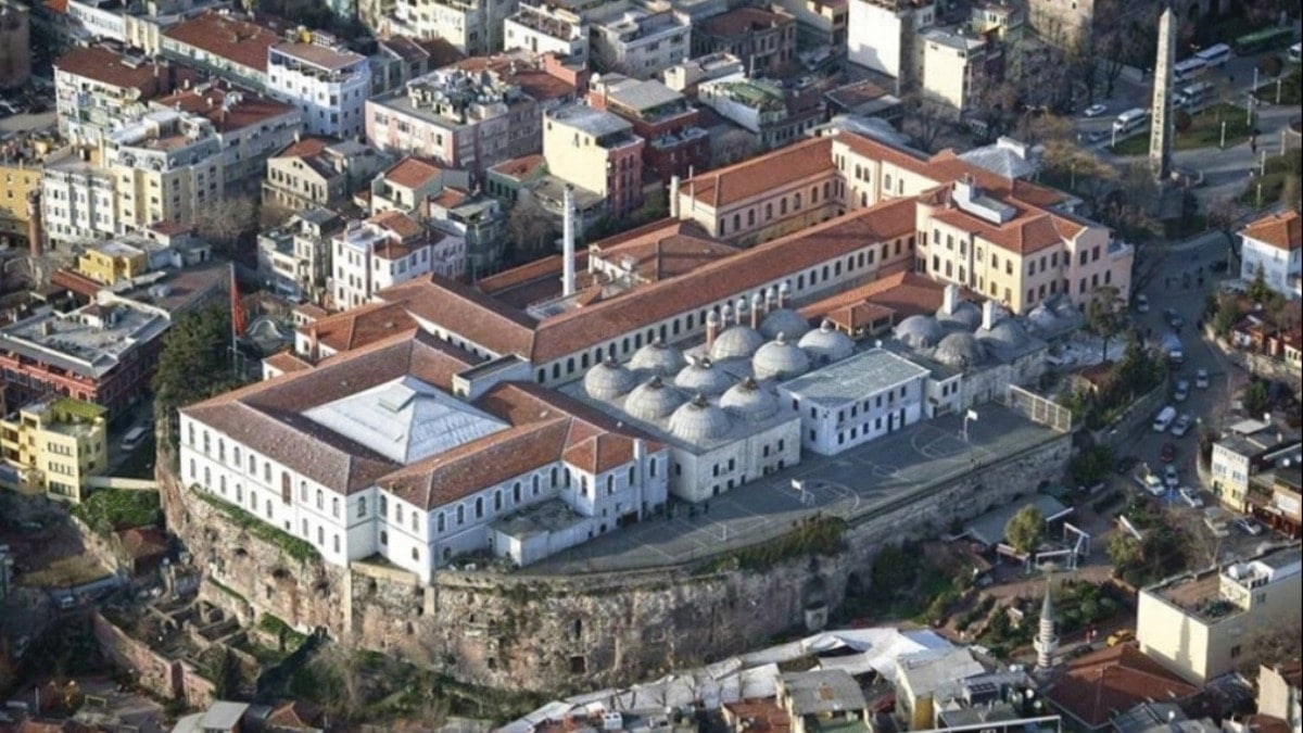 Tarihi liseleri de silkelediler