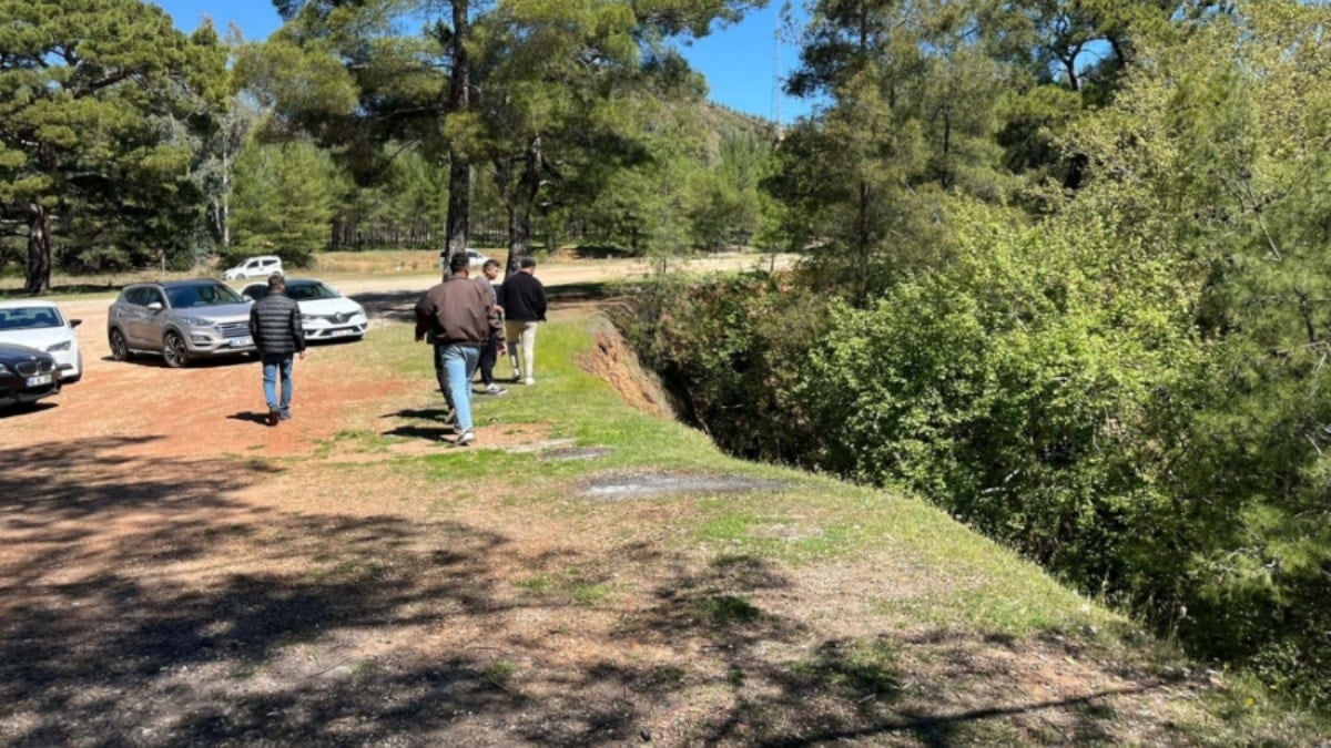 Top oynarken 35 metrelik uçurumdan düşüp öldü