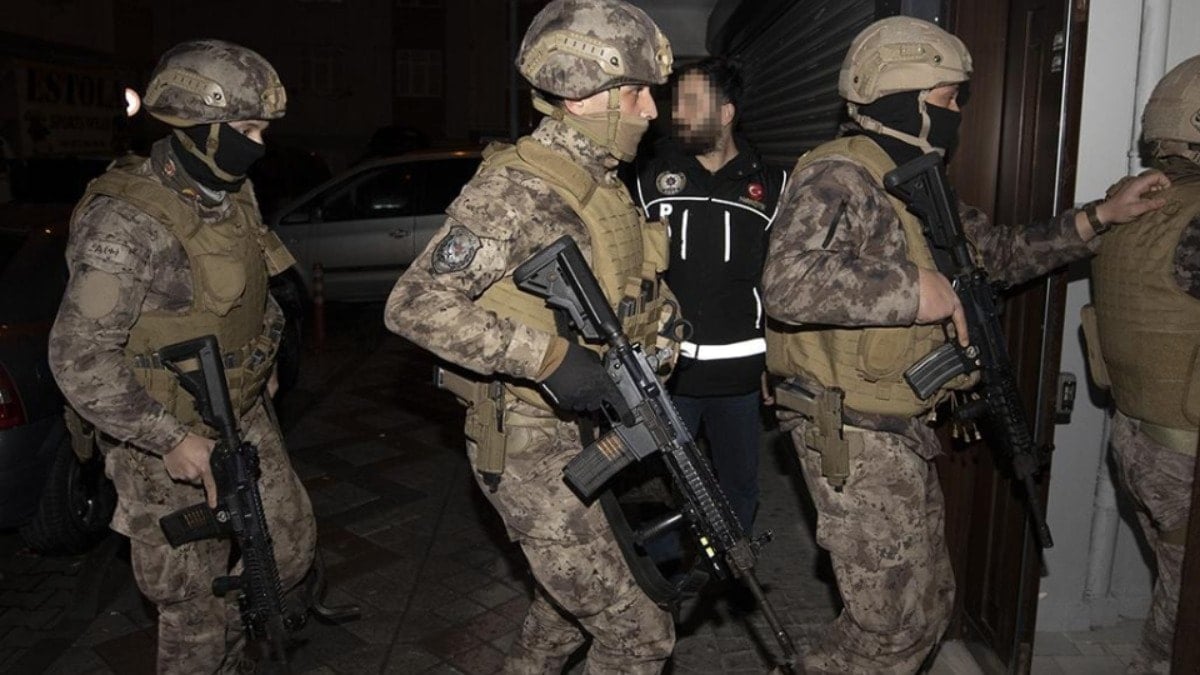 Antalya'da zehir tacirlerine yönelik operasyonlarda 5 şüpheli tutuklandı