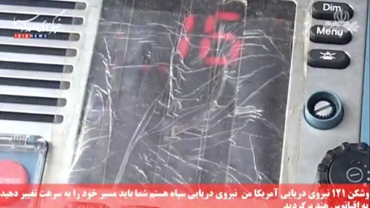 Hürmüz Boğazı'nı geçen ABD gemisi ve İran donanması arasındaki telsiz konuşması yayınlandı