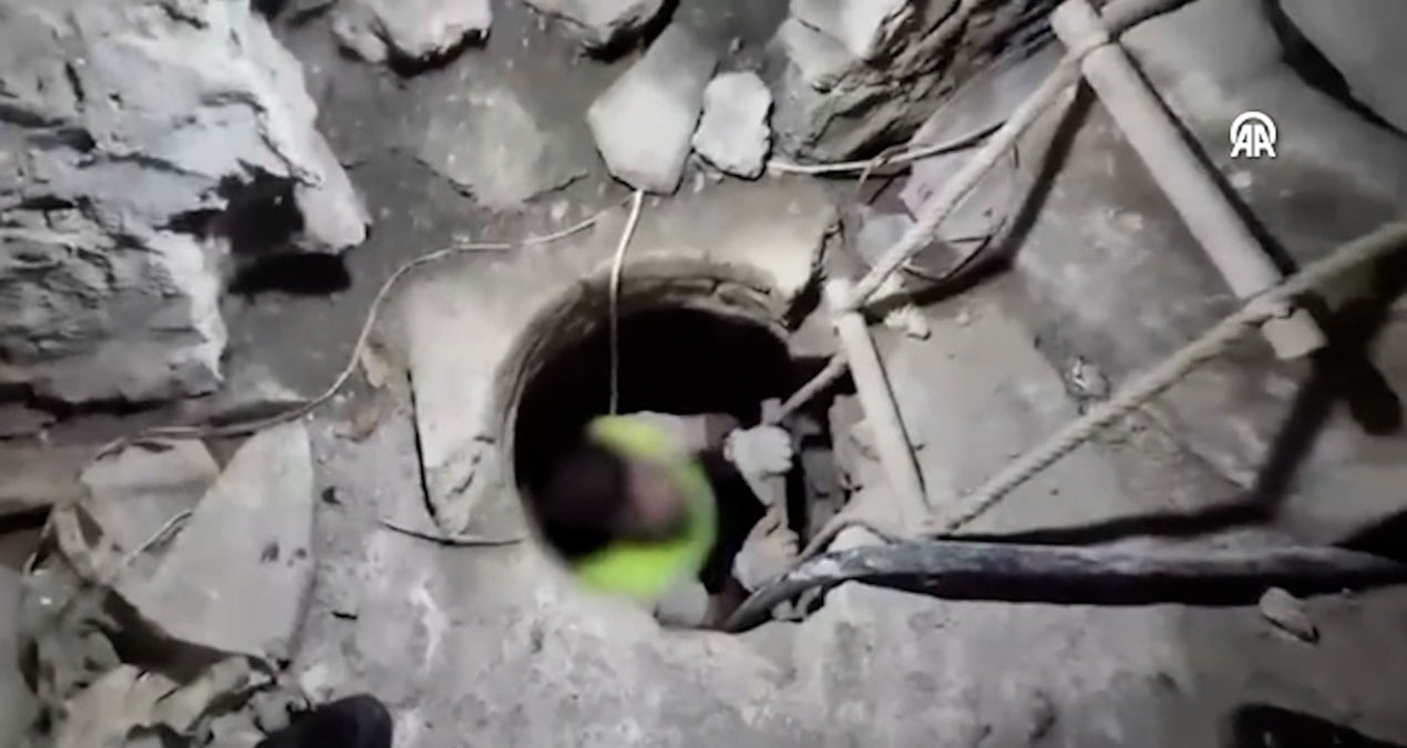 Fatih'te sit alanında kaçak kazı yapan 3 şüpheli suçüstü yakalandı