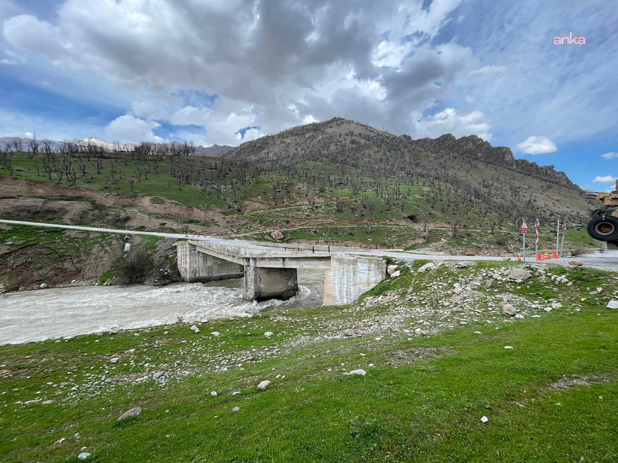 Van'da köprü kullanıma kapatıldı: Mahalleli mahsur kaldı