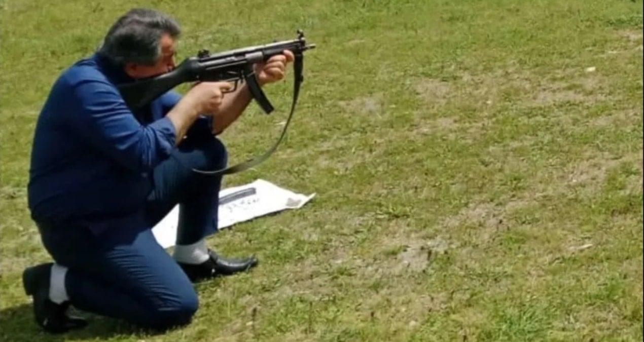 Milli eğitim müdürü müsün, Milli Savunma Bakanı mı?