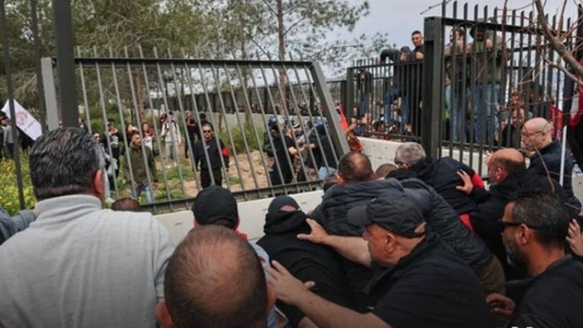 'Yavru Vatan'ı sokağa döken kararname geri çekildi