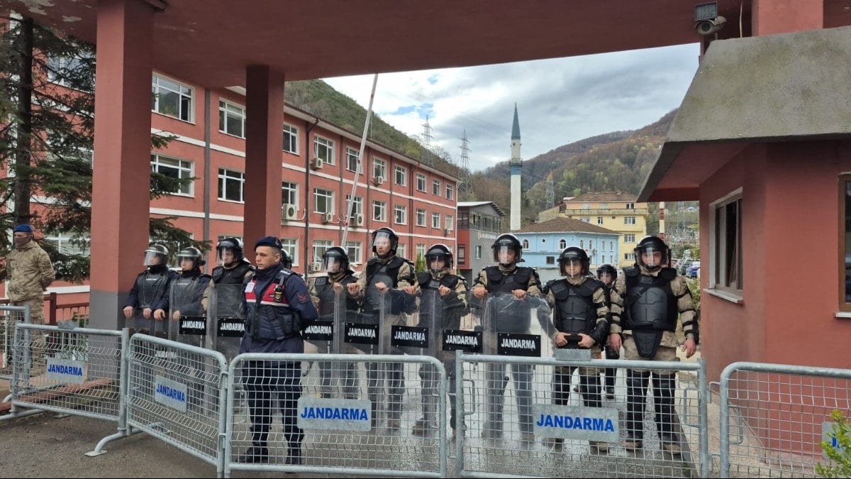 Zonguldak’taki gergin meclis birleşimi CHP’liler katılmadan yapıldı