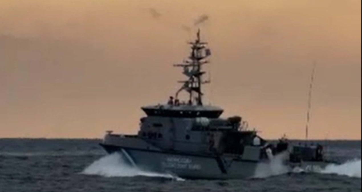 Türk balıkçı teknesine taciz böyle engellendi: Türk Sahil Güvenliği kovaladı, Yunan botu kaçtı