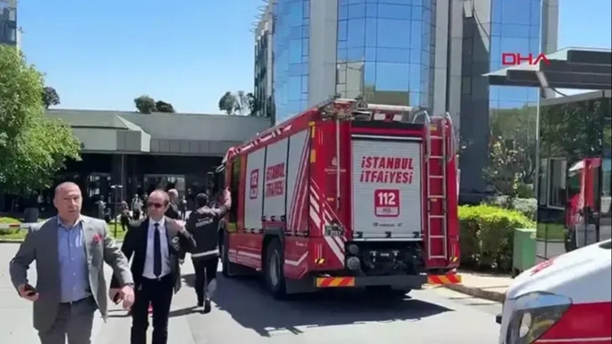 Beşiktaş'ta 20 katlı otelde yangın paniği