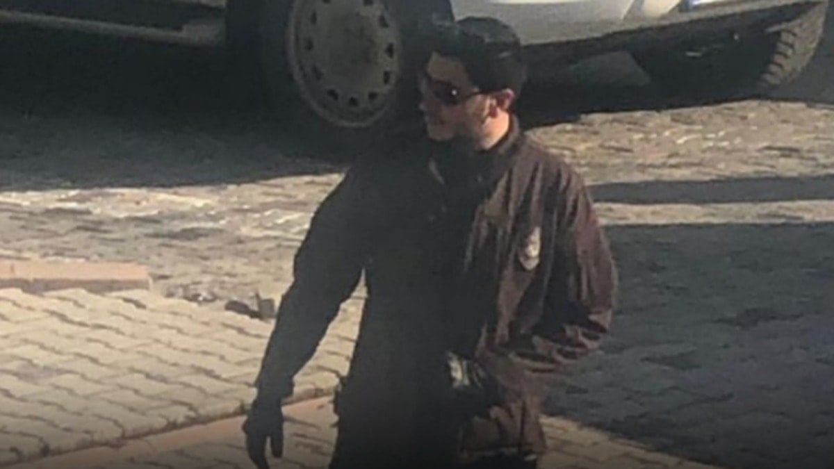 'Silahlara merakım yok'  demişti: Mustafa Türkay Sonel'in silahlı fotoğrafı ortaya çıktı