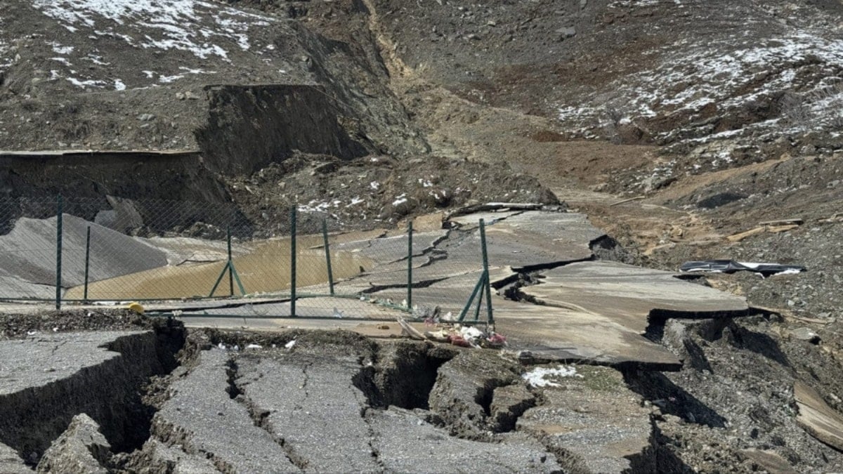 30 milyon Euro’nun üstüne yol çöktü