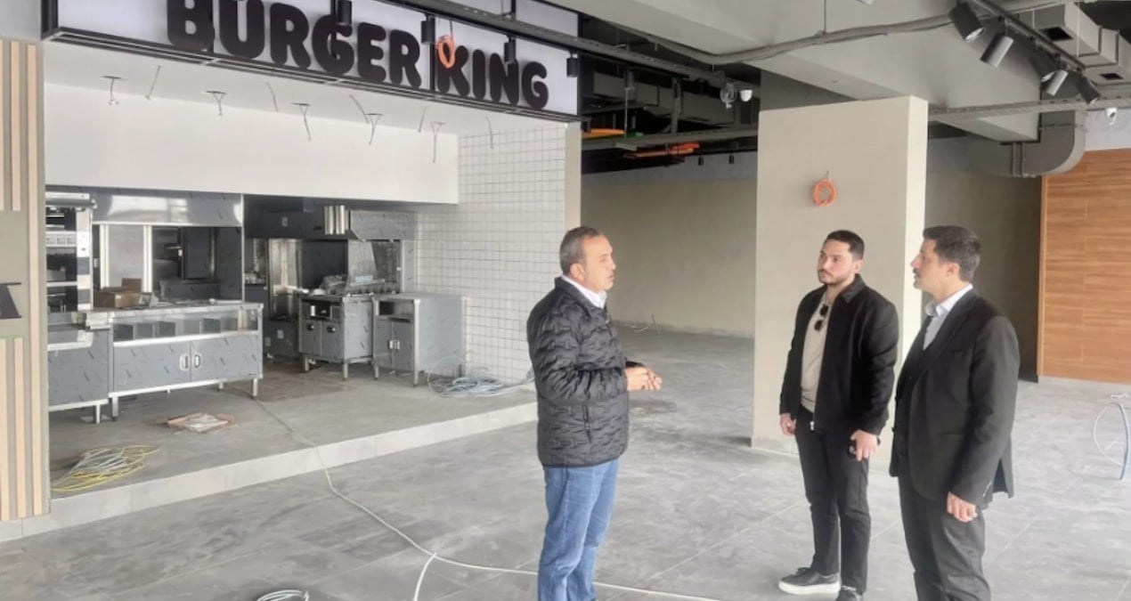 Kaymakamın Burger King'e 'hayırlı olsun' ziyareti tartışma yarattı
