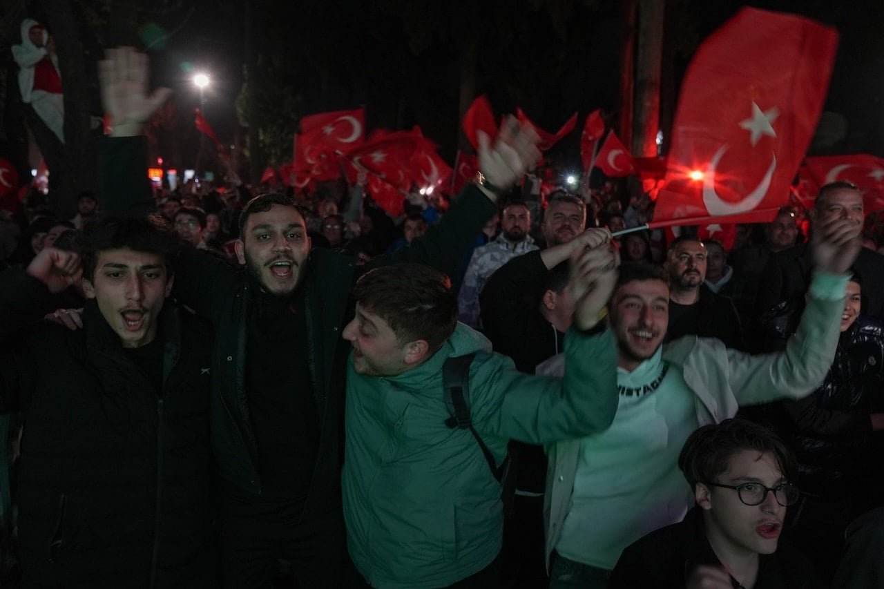 Tarihi maç dev ekranlardan takip edildi!