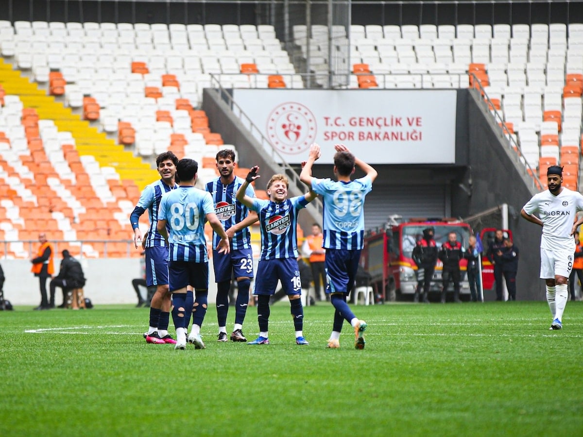 Adana Demirspor sevinci