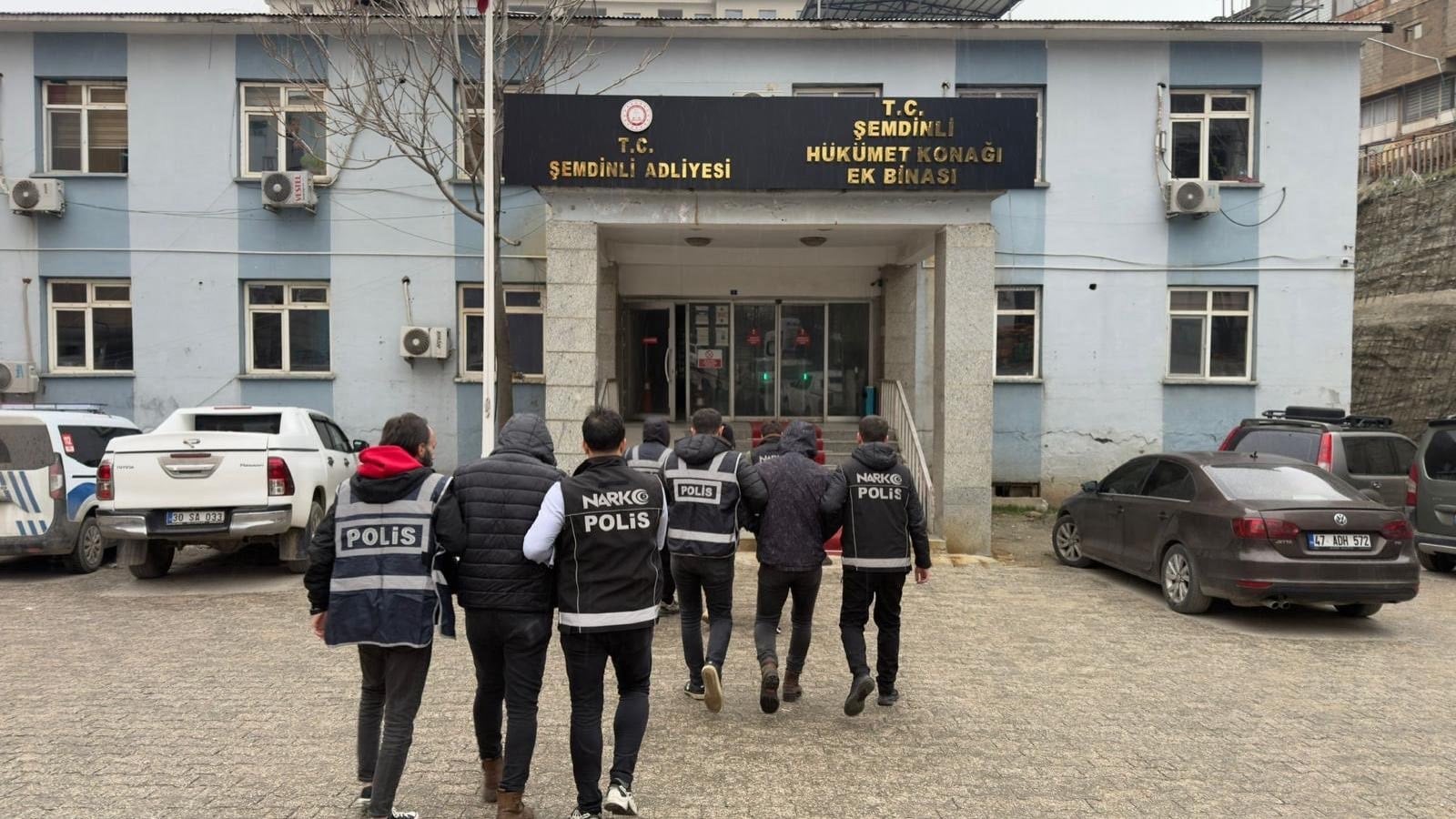 Hakkari'de aranan 12 kişi yakalandı: Aralarında firari hükümlü de var