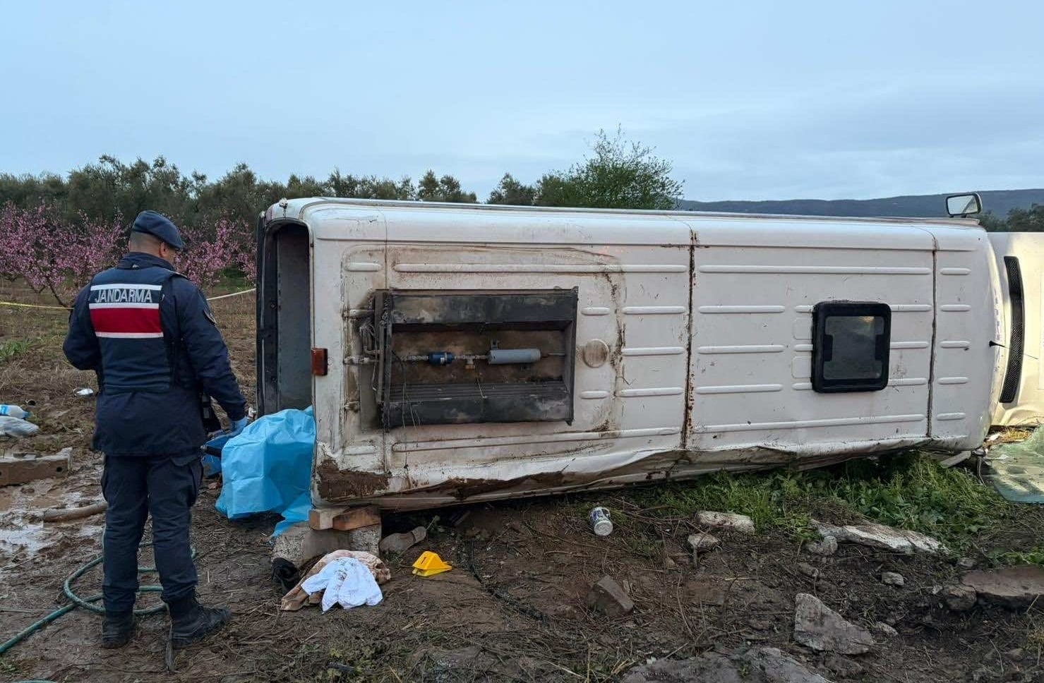 Bursa'da yolcu minibüsü devrildi: 1 ölü, 12 yaralı
