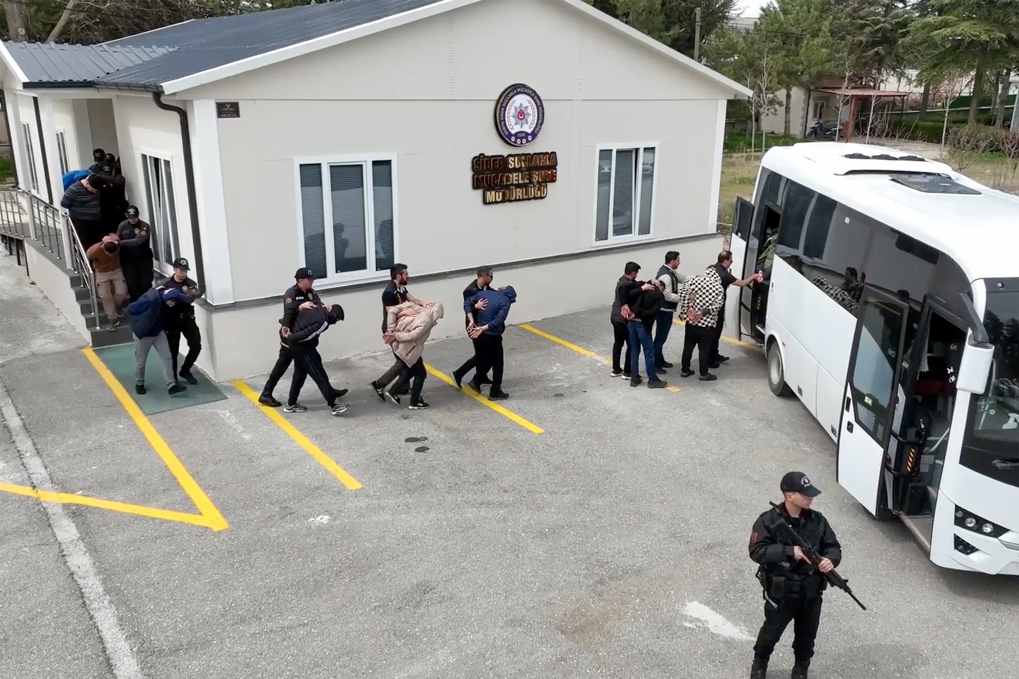 10 ilde dolandırıcılık operasyonu: 16 zanlı tutuklandı