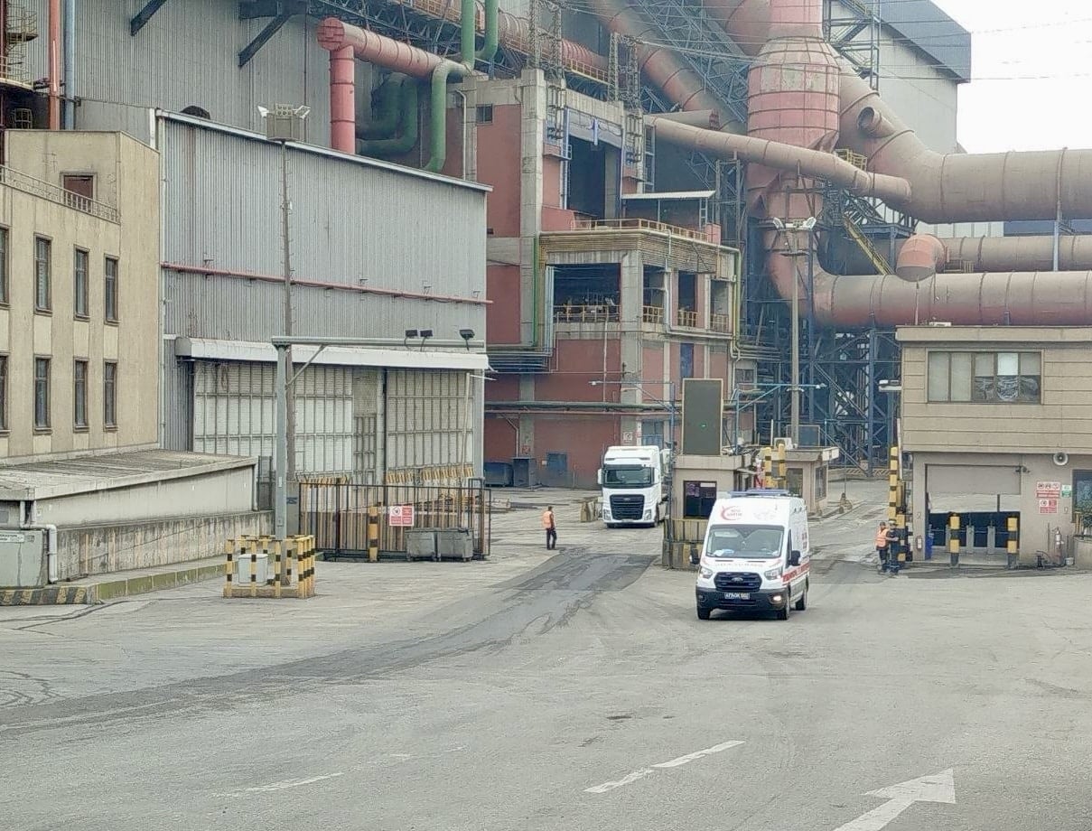 Kocaeli'nde fabrikada facia! Yüksekten düşen üç kişi öldü