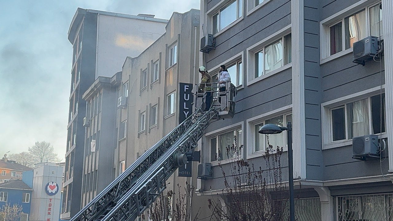 Şişli'de 6 katlı otelde yangın