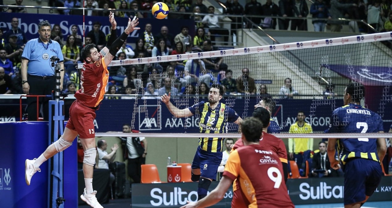 Galatasaray derbide Fenerbahçe'yi devirdi, finale çıktı