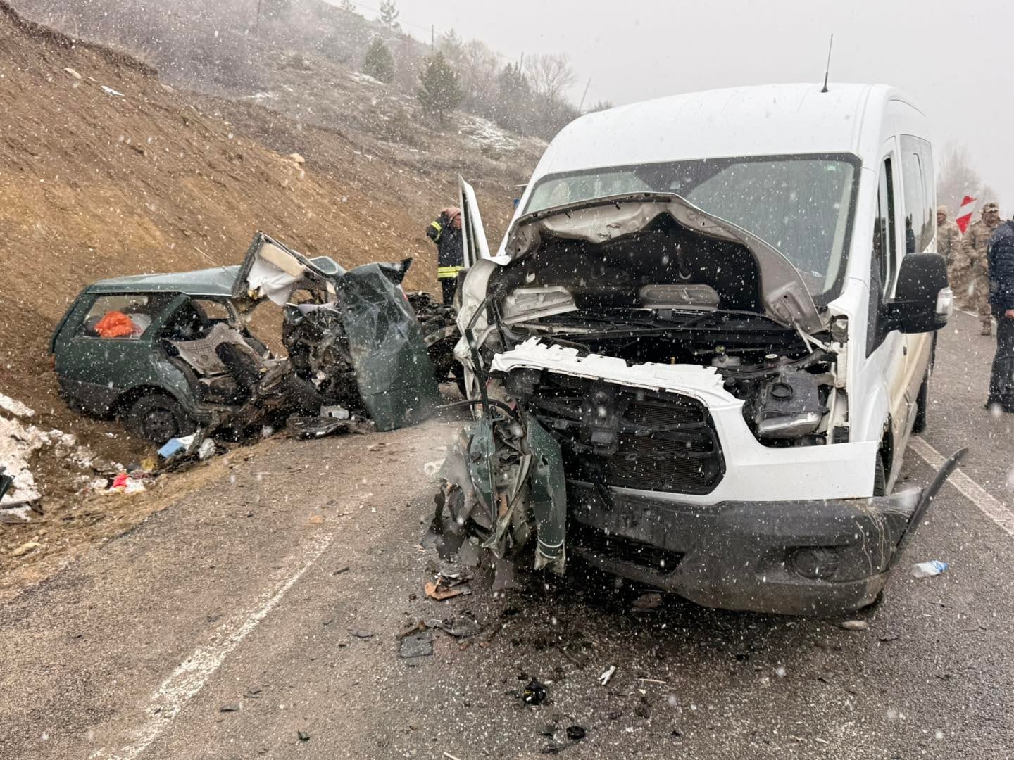 Gümüşhane'de feci kaza; 1 ölü, 2'si ağır 9 yaralı