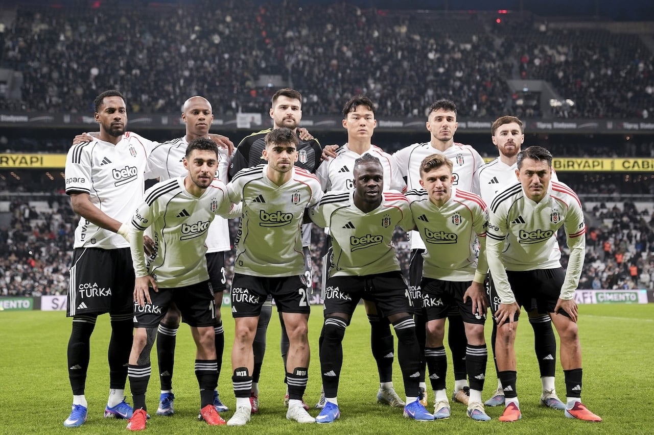 Beşiktaş tribünlerinden şok tepki! Islıklanarak çıktı