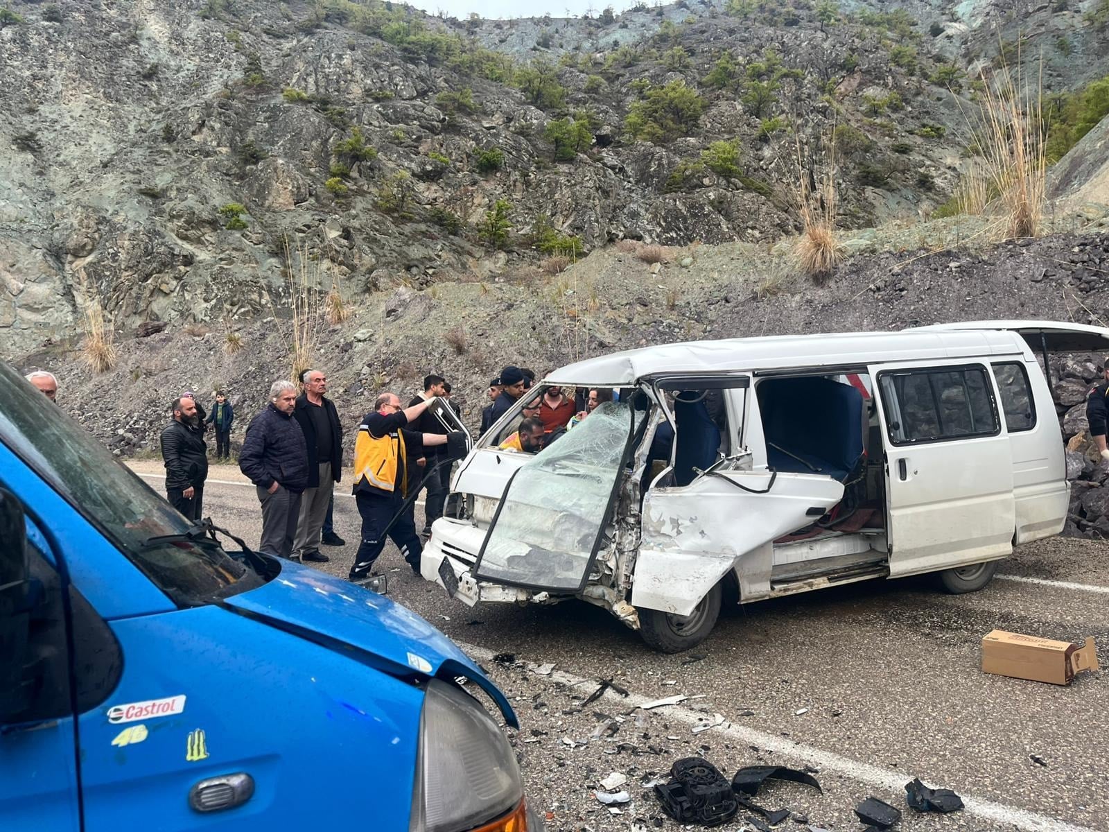 Artvin'de kaza: 3 kişi yaralandı