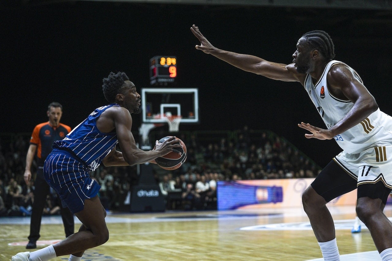 Anadolu Efes, Dubai'yi rahat geçti