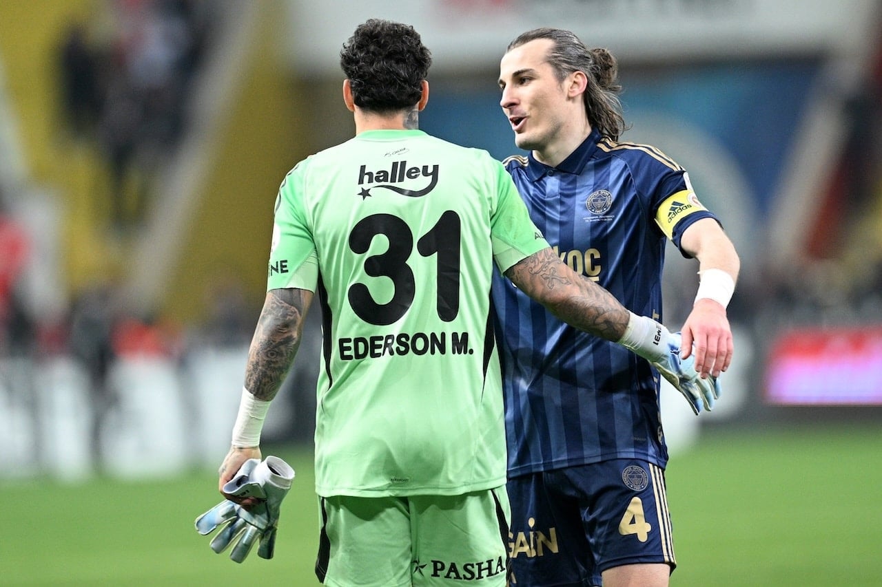 Fenerbahçeli futbolcudan eleştirilere cevap