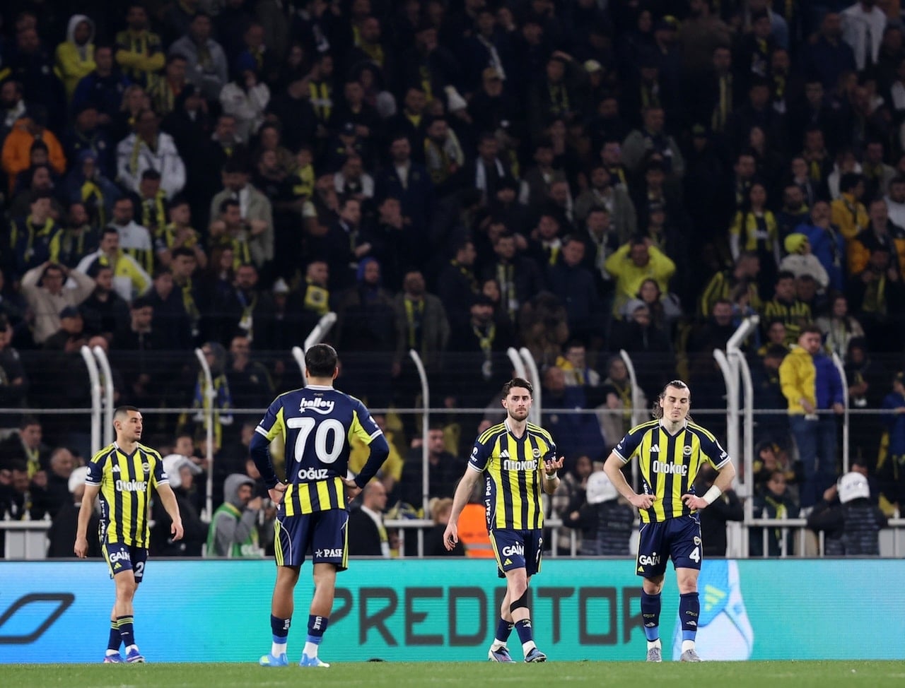 Fener kendini imha etti! Bireysel hatalardan 15 puan kaybedildi