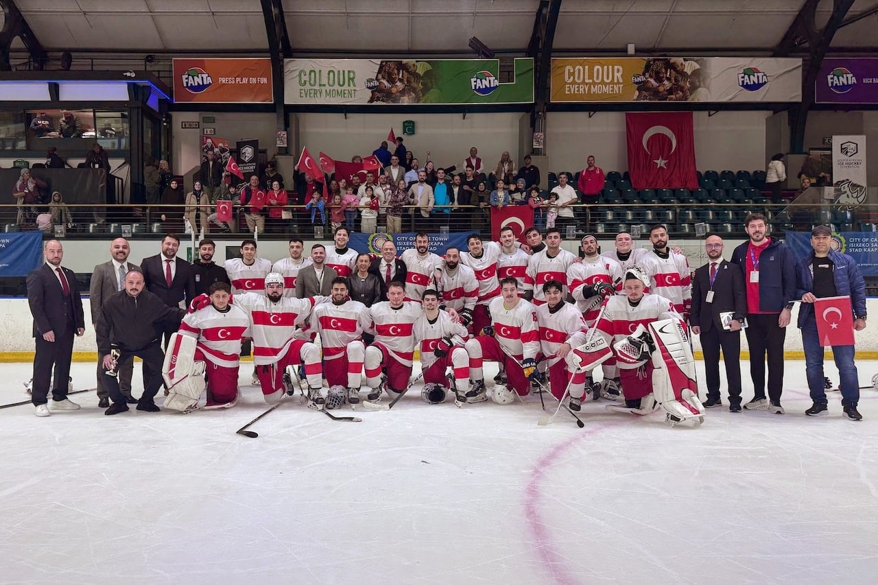 Buz hokeyinde Türkiye altın madalya kazandı