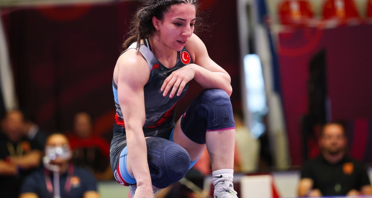 Milli güreşçi Avrupa ikincisi oldu, gözyaşlarını tutamadı