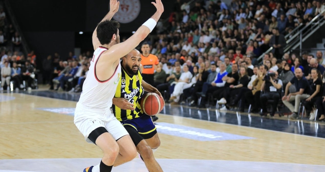 Fenerbahçe Beko liderliğini sürdürdü
