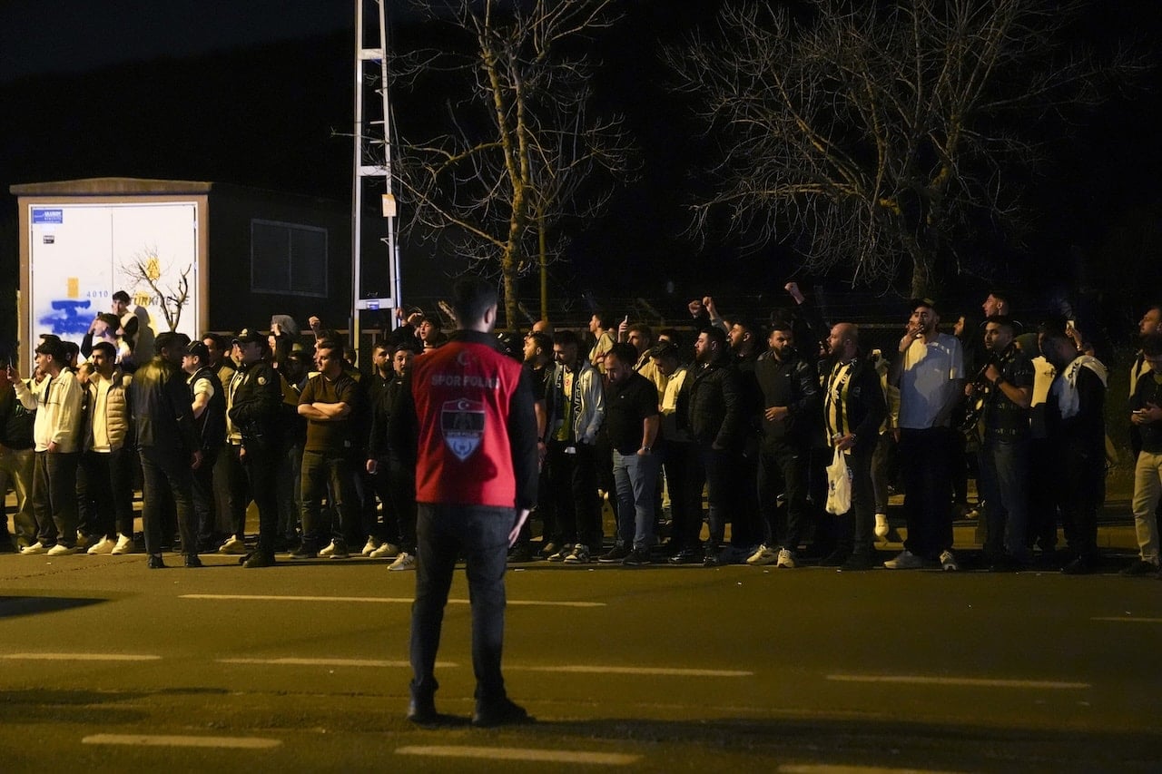 Fenerbahçe'ye tepkili karşılama! Aziz Yıldırım sesleri yükseldi
