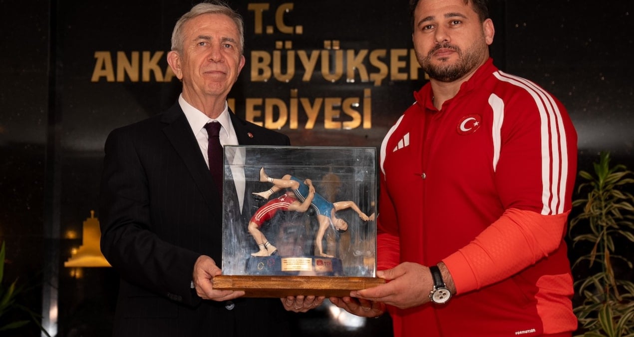 Şampiyon güreşçiler Mansur Yavaş'ı ziyaret etti