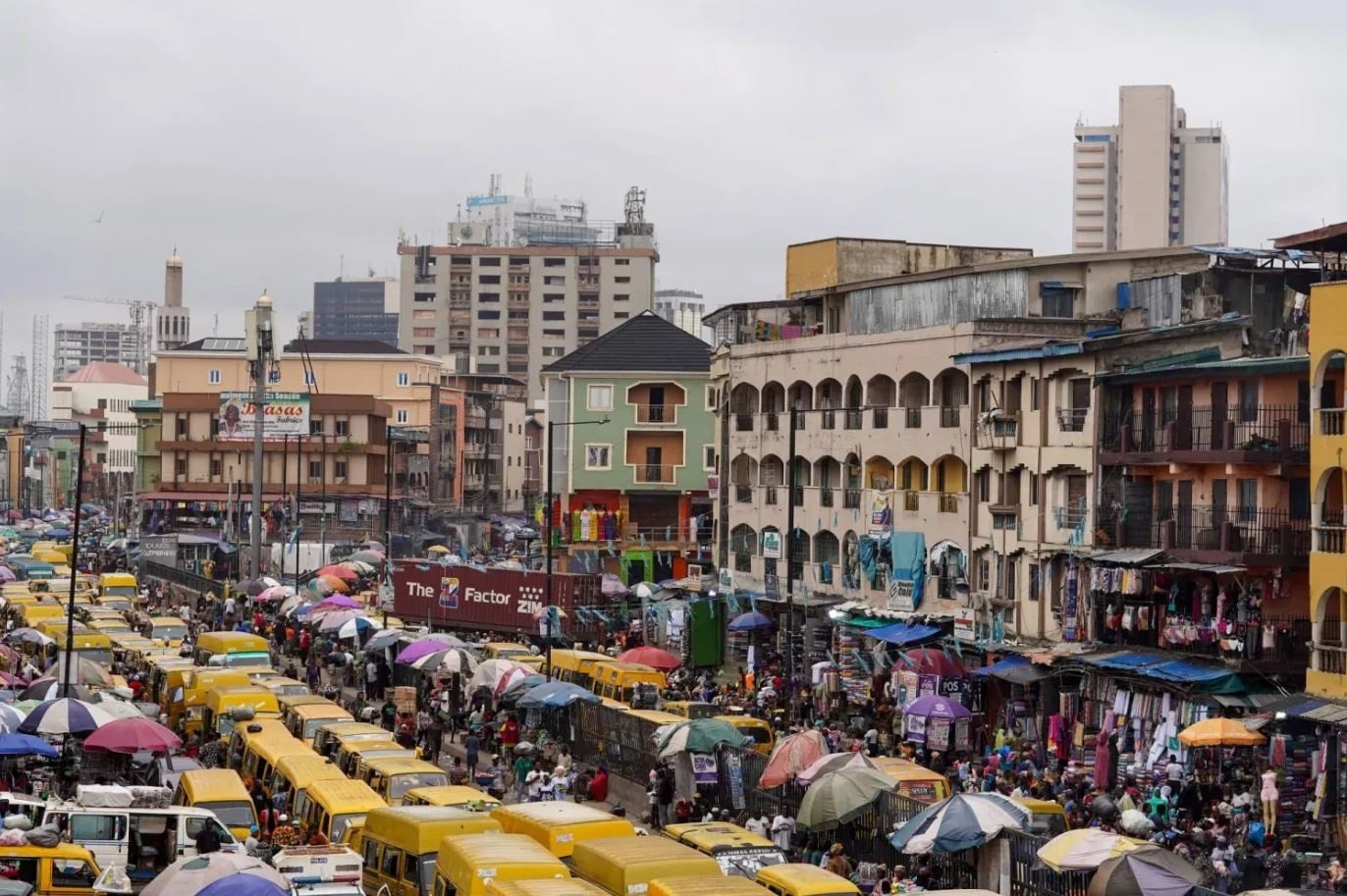 Ülkenin hava sahası kendi kendine çöküşe geçti: Kimse saldırmasın diye dua ediyorlar