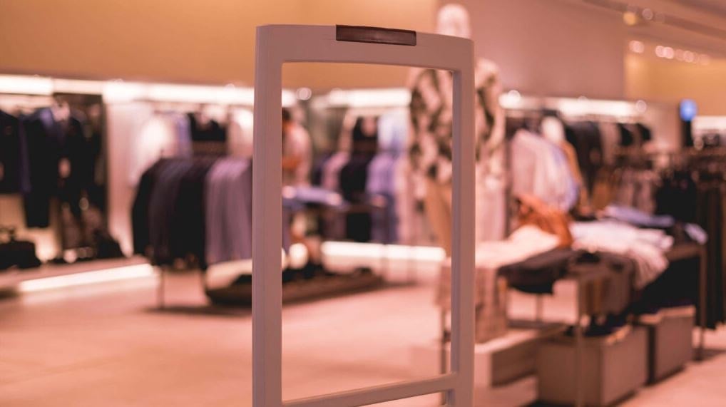 İflasla boğuşan giyim devi tüm mağazalarında indirim başlattı