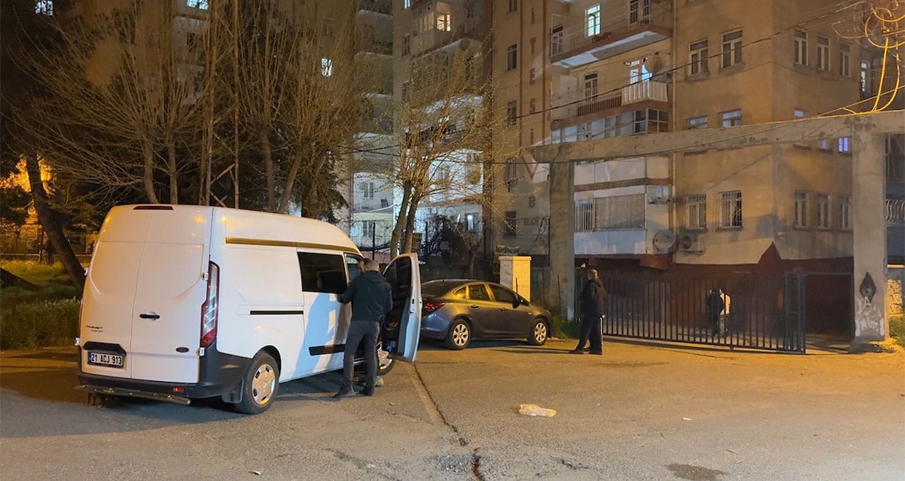 Aile dehşeti! Eşini öldürdü, kızını yaraladı