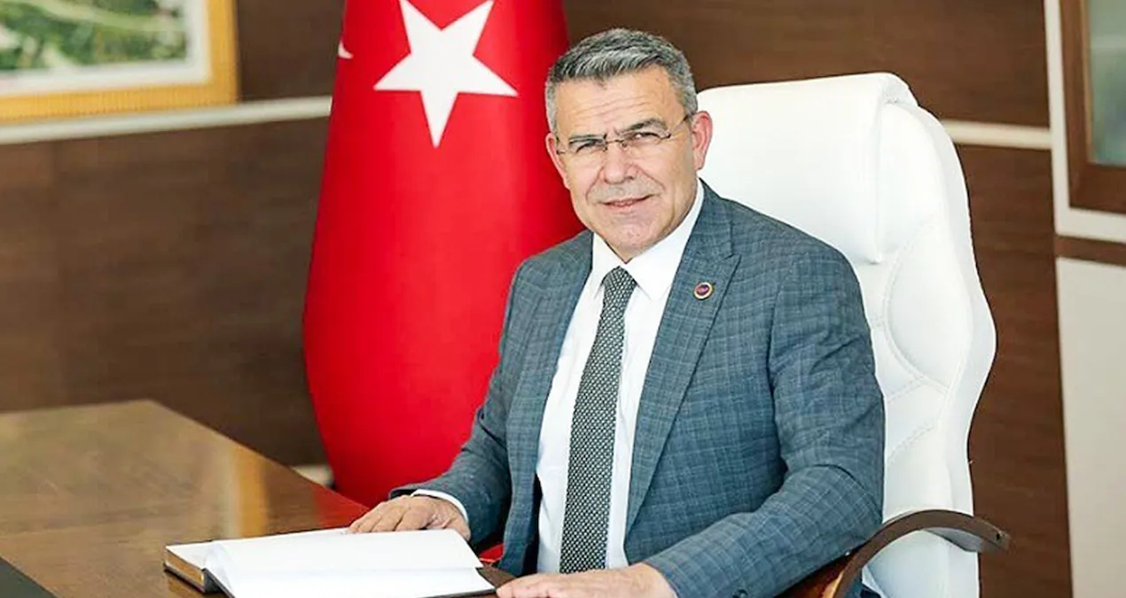 Yasak aşk iddiasıyla gündeme gelen AKP'li başkan istifasını açıkladı