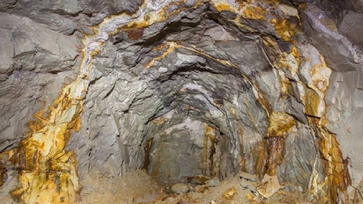 Dağın altında 424 milyar dolarlık devasa hazine bulundu: Külçe külçe servet fışkırıyor