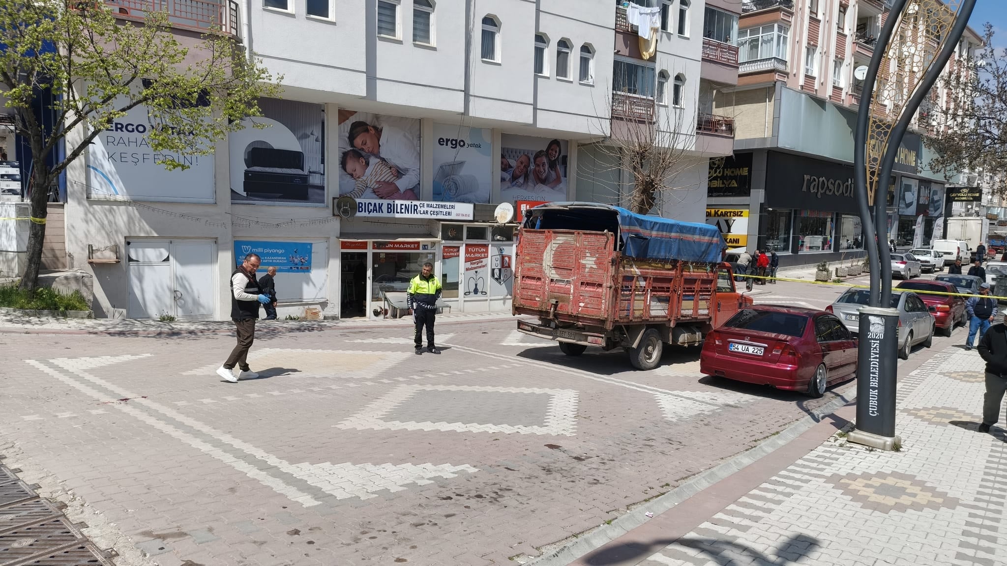 Dedesiyle parktan dönen 3 yaşındaki çocuk kamyonetin altında can verdi